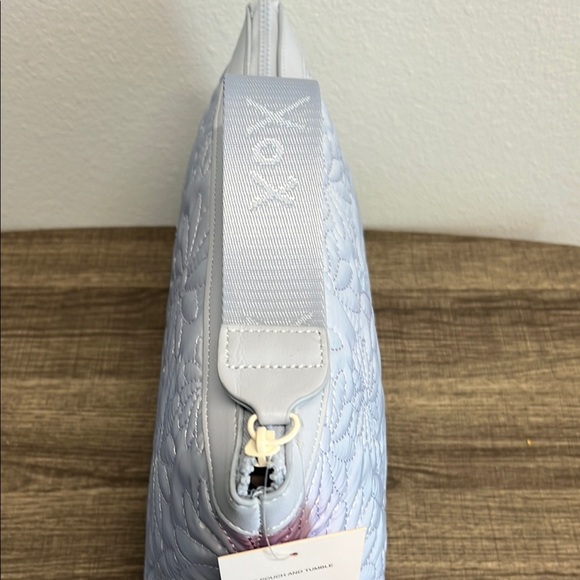 Betsey Johnson Sky Blue Daisy Quilted Cosmetic Bag 🩵 💄 - Picture 6 of 10